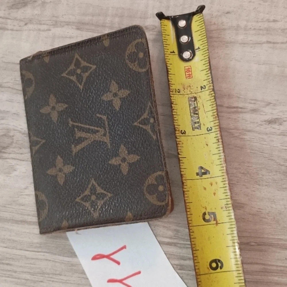Louis Vuitton wallet good like new , just got a new one an wanted to sell